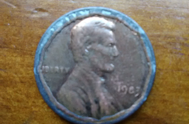 Need-Help-Identifying-This-1983-Penny-Error-Or-Damage-.-Copper-Edge-Intact